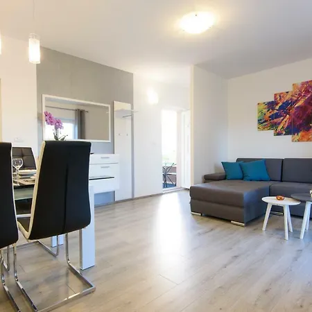 Relja Apartment *