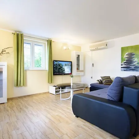 Relja Apartment *